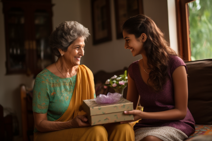 Kobieta dająca prezent teściowej