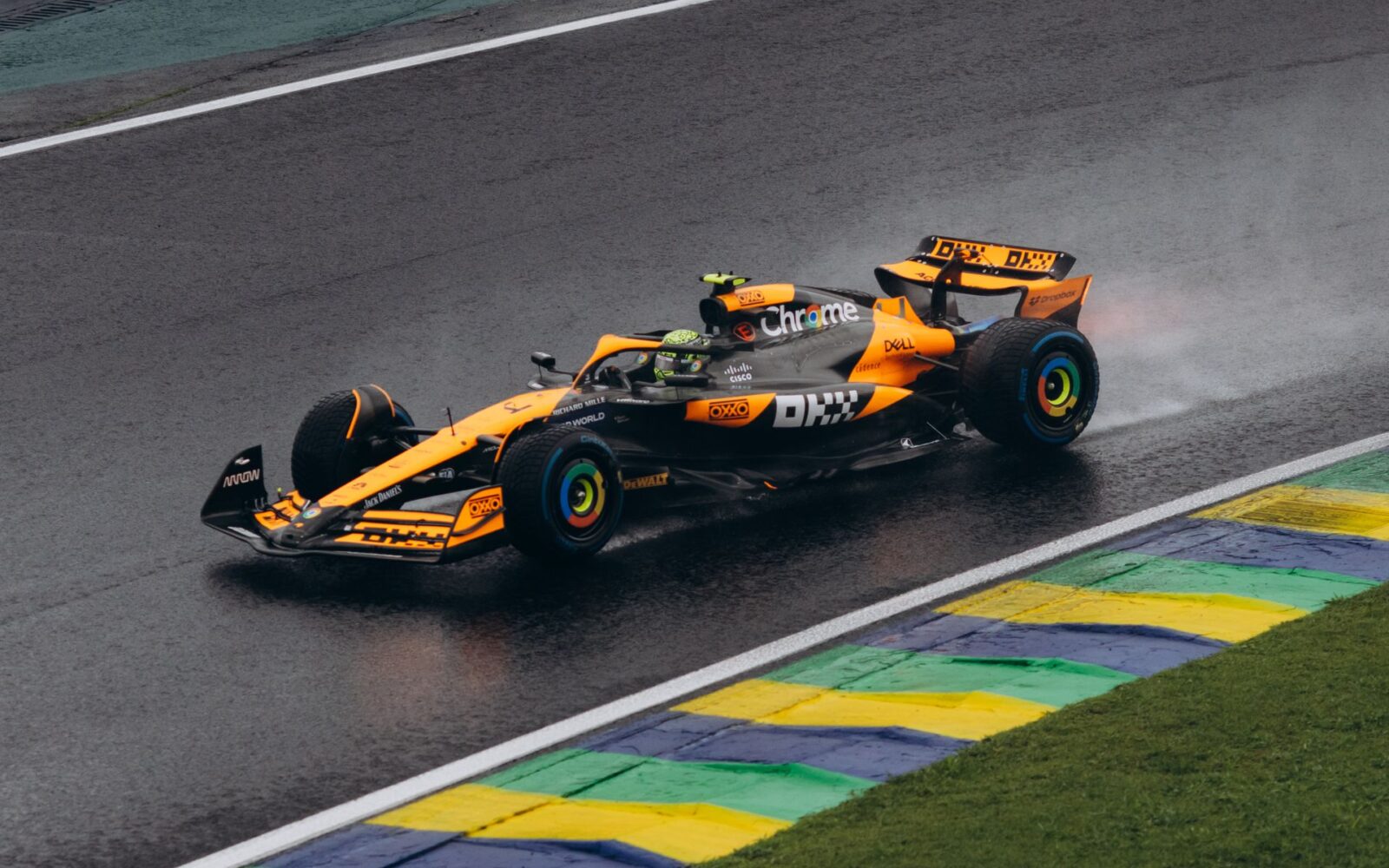 Prezent dla fana F1 – co kupić miłośnikowi F1?